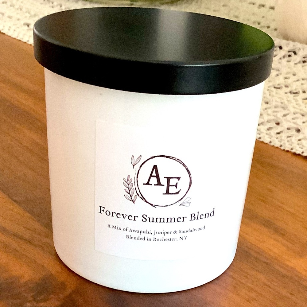 BNWT American Eagle Outfitters Forever Summer Blend Candle - White and Black